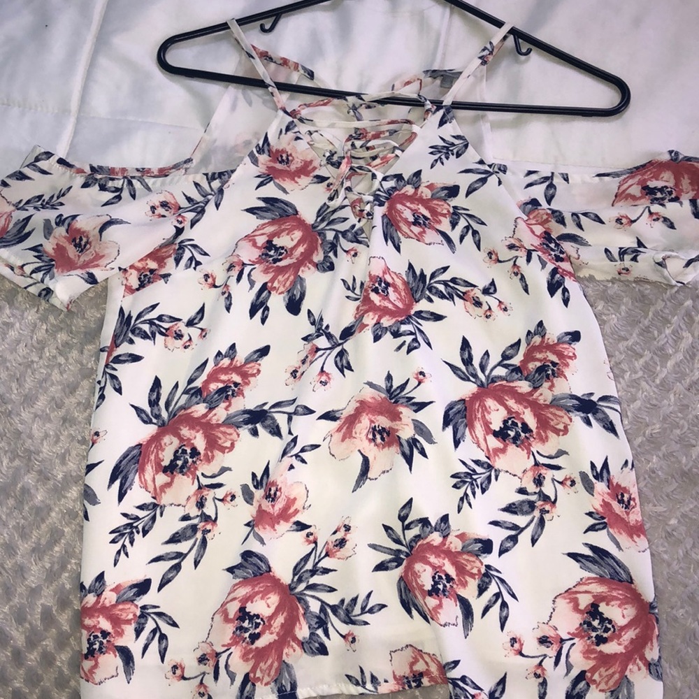 White flower pattern top